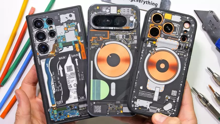Безжальний техноблогер JerryRigEverything відклав скальпель та запальничку і назвав найбільш ремонтопридатні та найменш надійні смартфони 2025 року