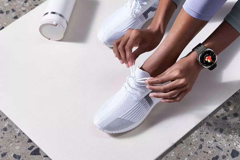 Galaxy Watch Ultra отримав разом з One UI 8 Watch панель Now Bar та комплексні віджети