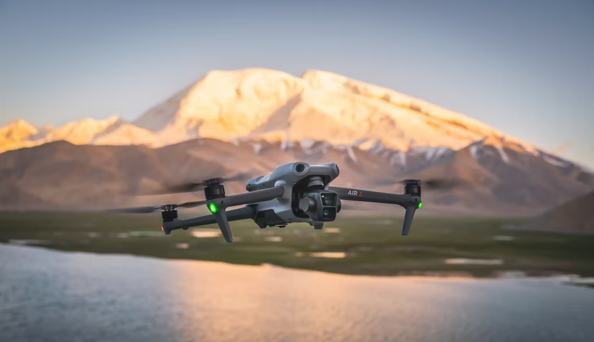 DJI Air 3 — квадрокоптер із двома 4K-камерами, польотним часом до 46 хвилин і системою розпізнавання перешкод у всіх напрямках за ціною від $1099