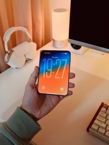 Фото iPhone Fold у розгорнутому стані