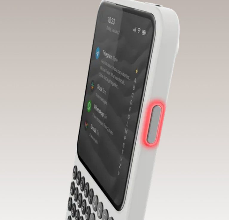 Крупний план інтерфейсу смартфона Clicks Communicator