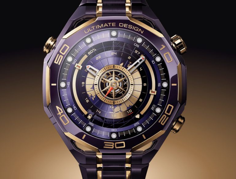 Huawei Watch Ultimate Design Royal Gold на фоні упаковки