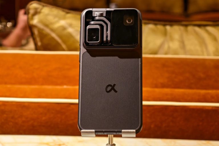 Демонстрація камери Honor Robot Phone на CES 2026