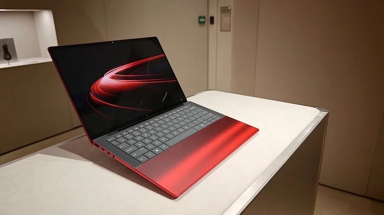 Ультрапреміальний ноутбук HP Limited Edition Scuderia Ferrari AI PC