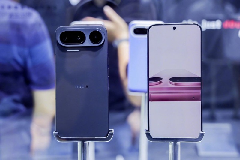 Nubia NaviX Ultra з потрійною камерою